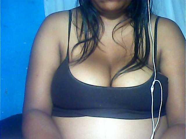 MIRANDAW live cam on BongaCams