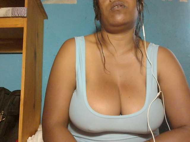 MIRANDAW live cam on BongaCams