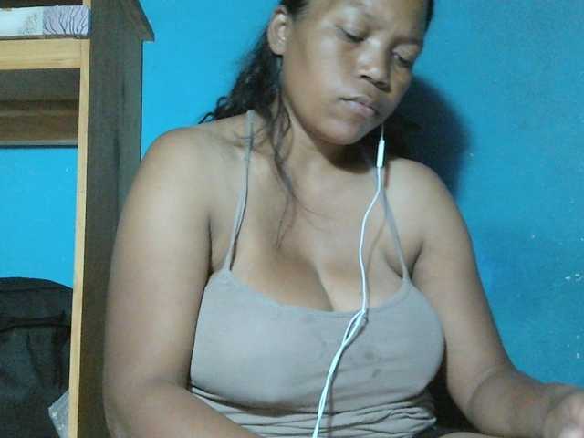 MIRANDAW live cam on BongaCams