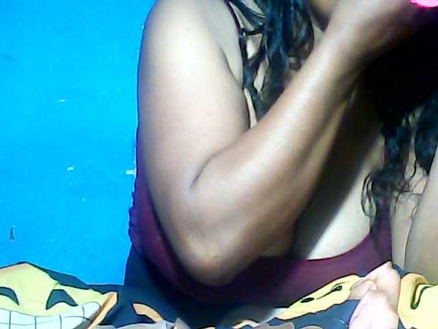 MIRANDAW live cam on BongaCams