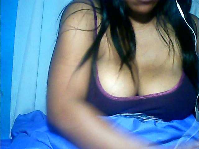MIRANDAW live cam on BongaCams