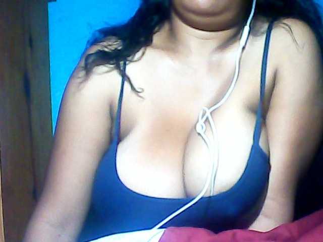le modèle MIRANDAW est en webcam porno dans un show sur le site bongacams, il possède les tags suivants: Ebony,Brunette,Shaved