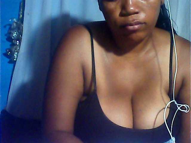 MIRANDAW's BongaCams show and profile