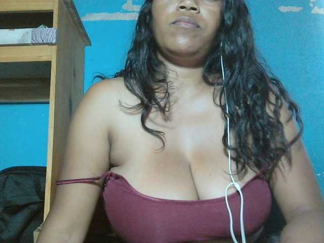 MIRANDAW live cam on BongaCams