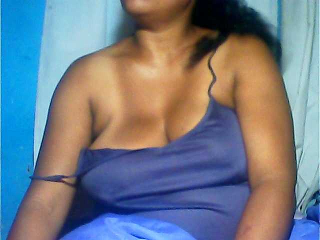 MIRANDAW's BongaCams show and profile