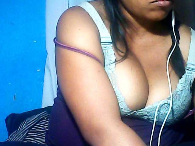 MIRANDAW live cam on BongaCams