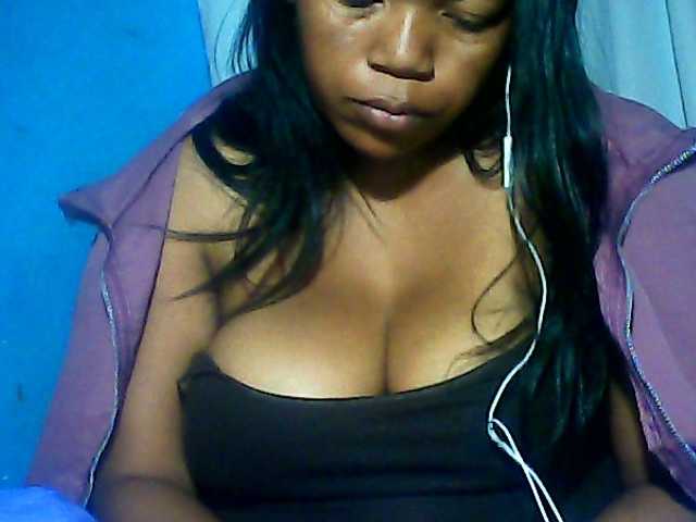 MIRANDAW live cam on BongaCams