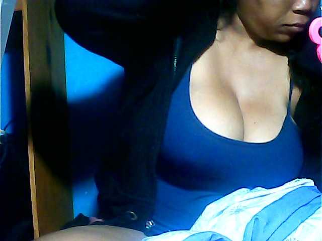 MIRANDAW live cam on BongaCams