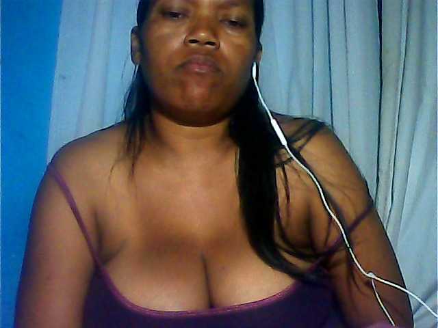 MIRANDAW live cam on BongaCams