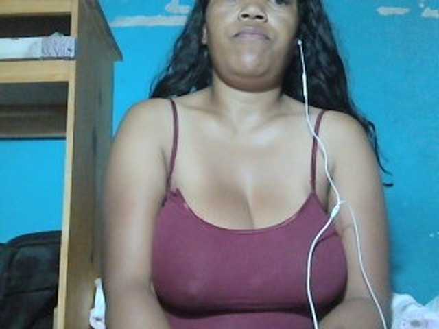 MIRANDAW live cam on BongaCams