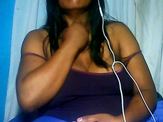 MIRANDAW live cam on BongaCams