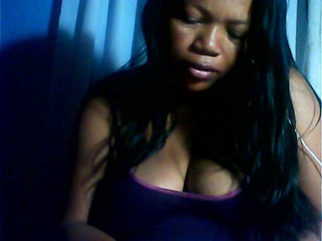 MIRANDAW live cam on BongaCams