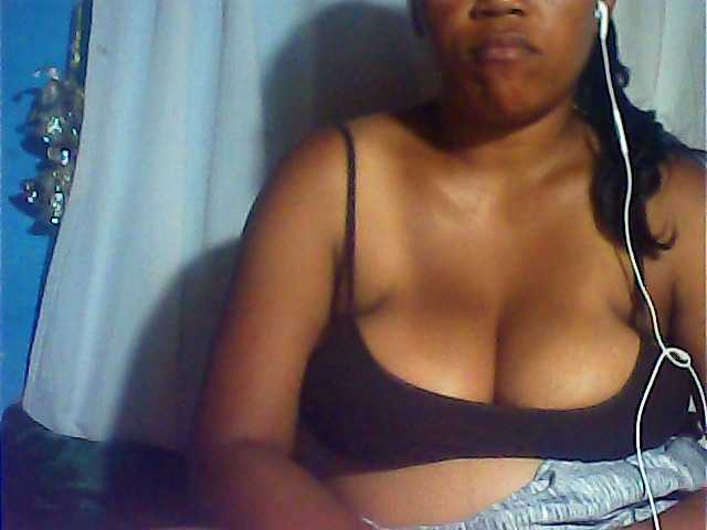 MIRANDAW's BongaCams show and profile