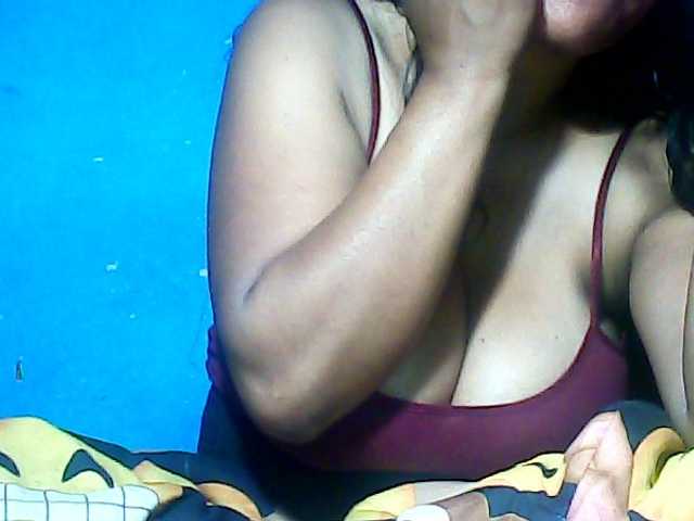 MIRANDAW live cam on BongaCams