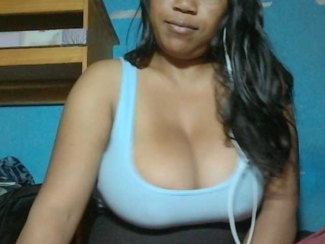 MIRANDAW live cam on BongaCams