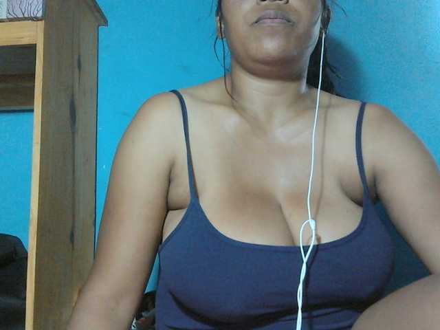 MIRANDAW live cam on BongaCams