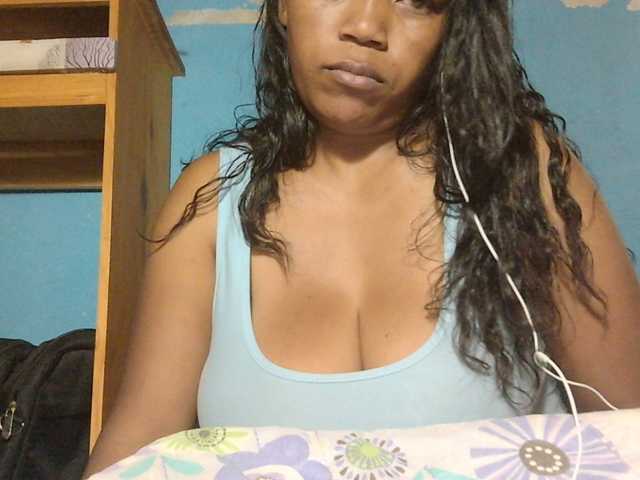 MIRANDAW, live now on BongaCams