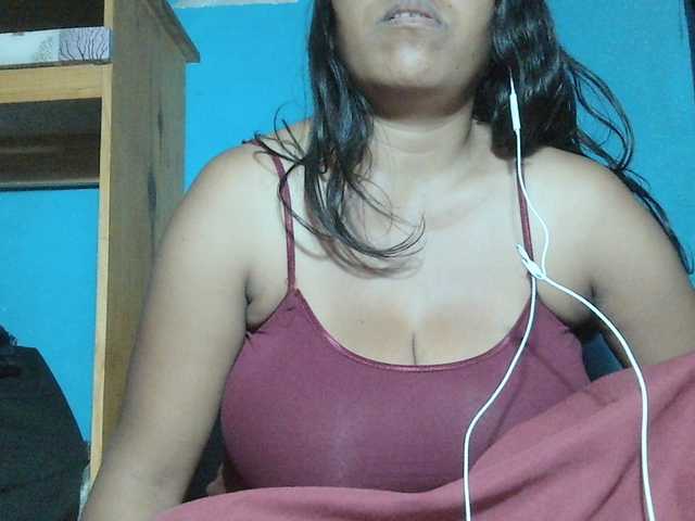 MIRANDAW live cam on BongaCams