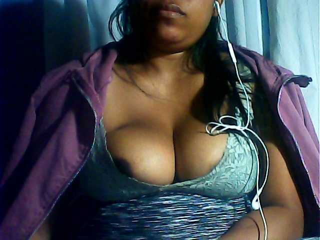 MIRANDAW live cam on BongaCams