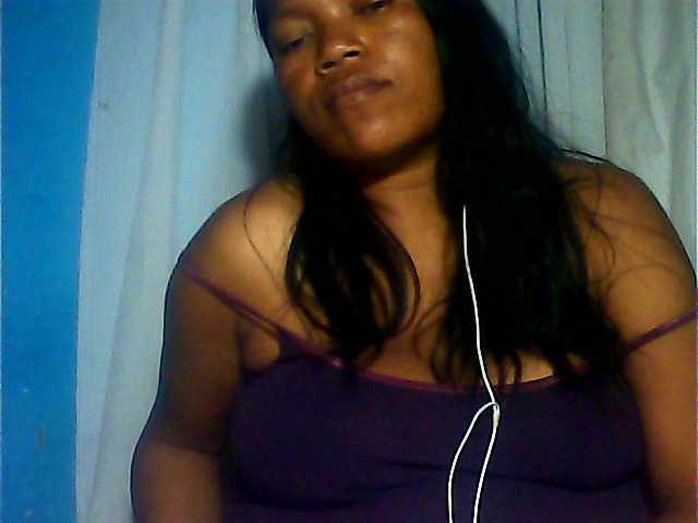 MIRANDAW live cam on BongaCams