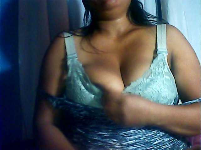 MIRANDAW live cam on BongaCams