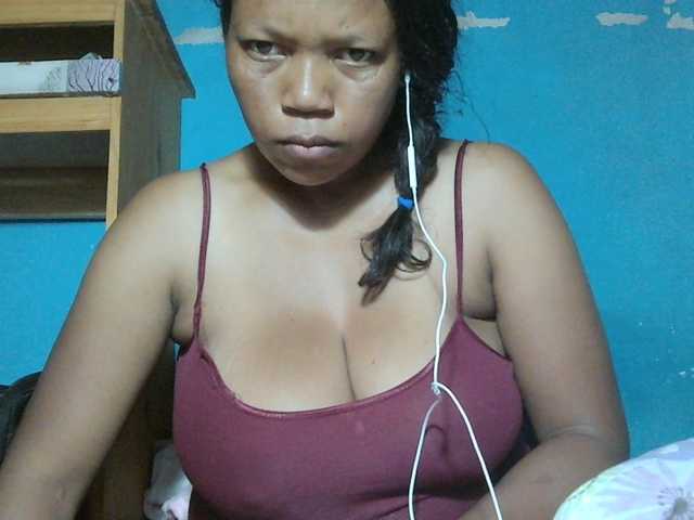MIRANDAW live cam on BongaCams