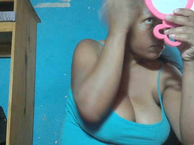 MIRANDAW live cam on BongaCams