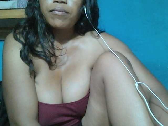 MIRANDAW live cam on BongaCams
