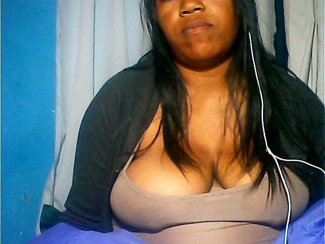 MIRANDAW live cam on BongaCams
