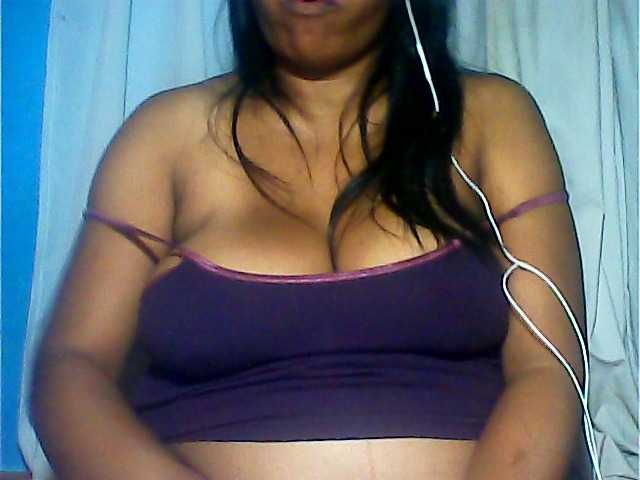 MIRANDAW live cam on BongaCams
