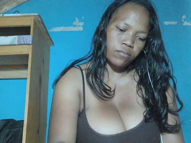 MIRANDAW live cam on BongaCams