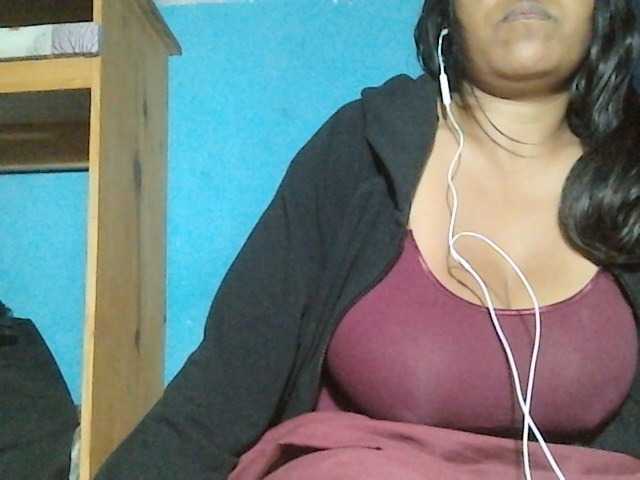 MIRANDAW live cam on BongaCams