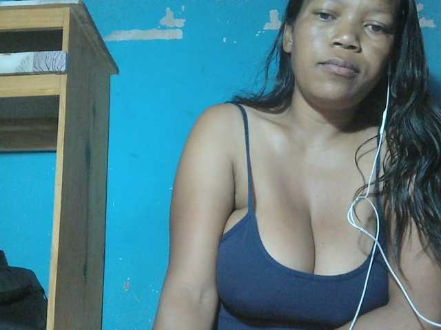 MIRANDAW live cam on BongaCams