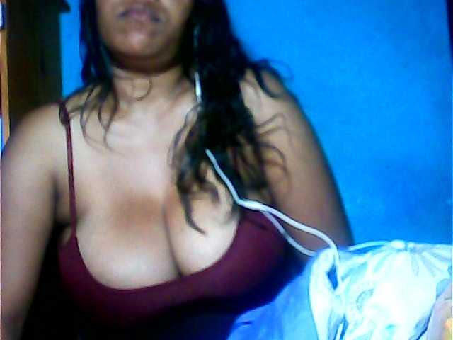 MIRANDAW live cam on BongaCams