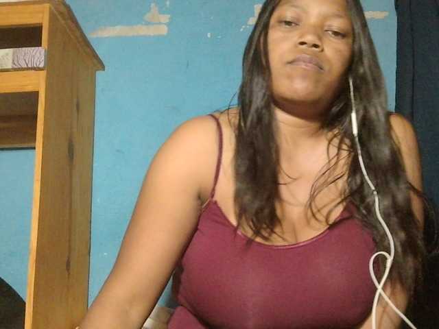 MIRANDAW live cam on BongaCams