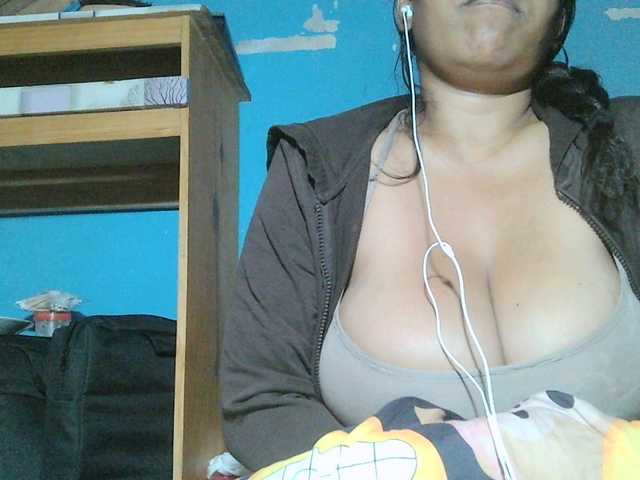 MIRANDAW live cam on BongaCams