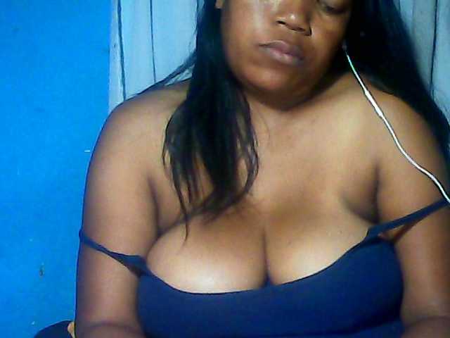 MIRANDAW live cam on BongaCams