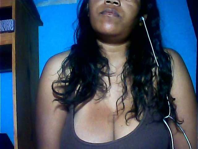 MIRANDAW live cam on BongaCams