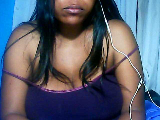 MIRANDAW live cam on BongaCams