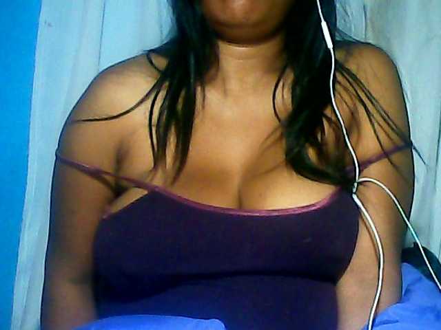 MIRANDAW live cam on BongaCams