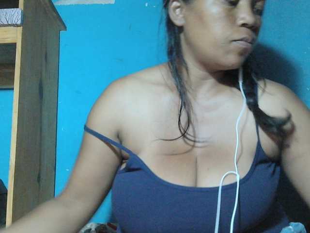 MIRANDAW live cam on BongaCams