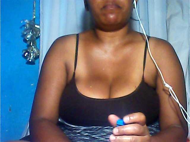 MIRANDAW's BongaCams show and profile