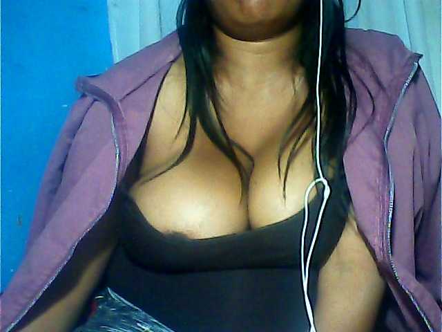 MIRANDAW live cam on BongaCams