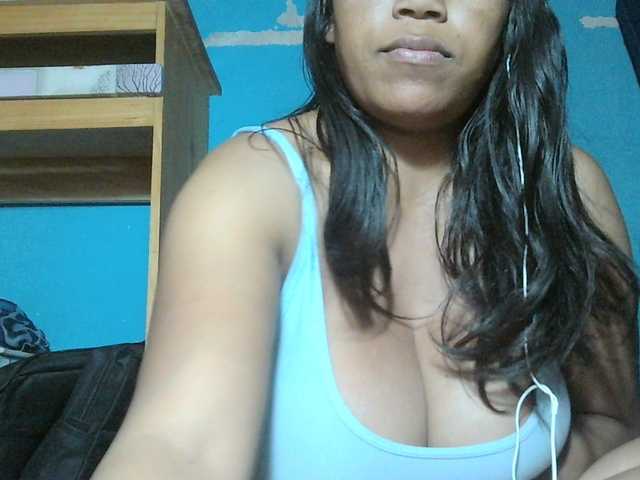 MIRANDAW live cam on BongaCams