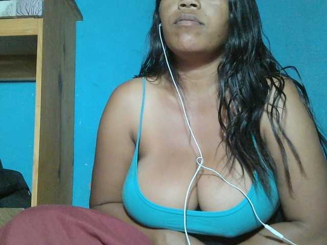 MIRANDAW live cam on BongaCams