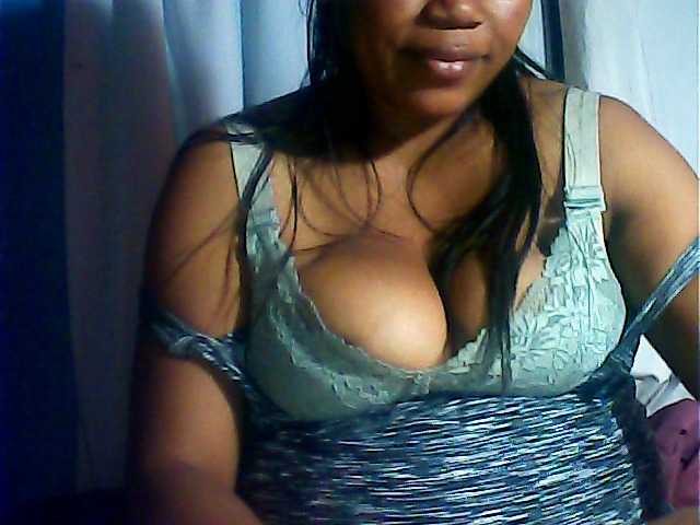 MIRANDAW live cam on BongaCams