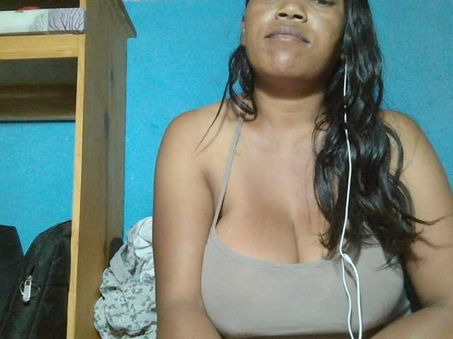 MIRANDAW live cam on BongaCams