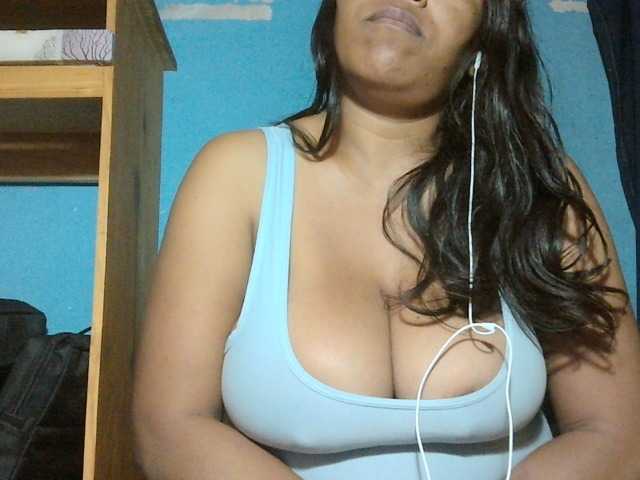 MIRANDAW live cam on BongaCams