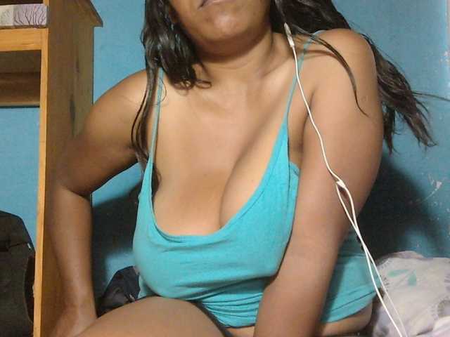 MIRANDAW live cam on BongaCams