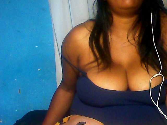 MIRANDAW live cam on BongaCams